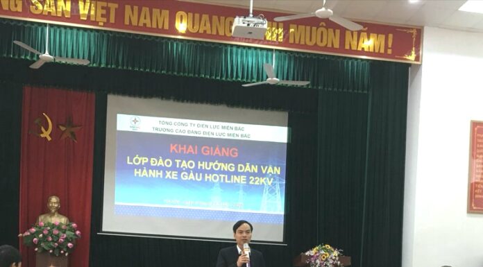 Trường Cao đẳng Điện lực miền Bắc tổ chức Lớp đào tạo hướng dẫn vận hành xe gầu hotline 22kV