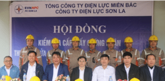 Trường Cao đẳng Điện lực miền Bắc phối hợp với PC Sơn La huấn luyện, sát hạch Tổ sửa chữa lưới điện 22kV đang mang điện