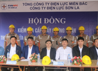 Trường Cao đẳng Điện lực miền Bắc phối hợp với PC Sơn La huấn luyện, sát hạch Tổ sửa chữa lưới điện 22kV đang mang điện