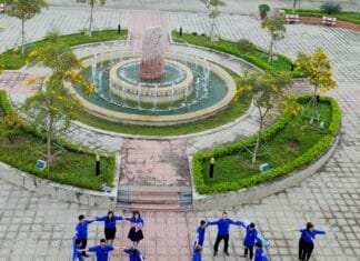 Đoàn viên sinh viên Trường cao đẳng Điện lực miền Bắc tích cực tuyên truyền hưởng ứng Giờ Trái đất năm 2021