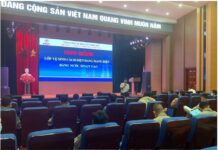 Trường Cao đẳng Điện lực miền Bắc tổ chức lớp Đào tạo công nhân vệ sinh cách điện lưới điện phân phối đang mang điện bằng nước áp lực cao cho Công ty Điện lực Hòa Bình