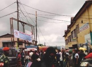 Đứt dây cáp điện cao thế ở chợ Congo, 26 người tử nạn