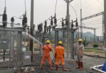 Đào tạo, tập huấn vệ sinh cách điện bằng nước áp lực cao cho PC Sơn La