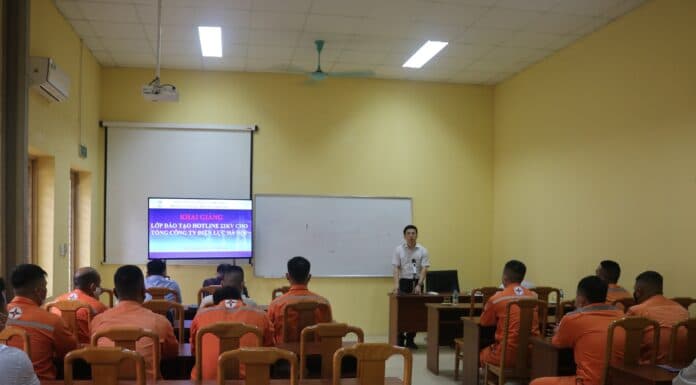 Trường Cao đẳng Điện lực miền Bắc tổ chức lớp “đào tạo thi công hotline 22kV” cho công nhân EVNHANOI