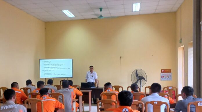 Trường Cao đẳng Điện lực miền Bắc tổ chức lớp đào tạo chức danh trực thao tác ca TBA 110kV cho PC Sơn La