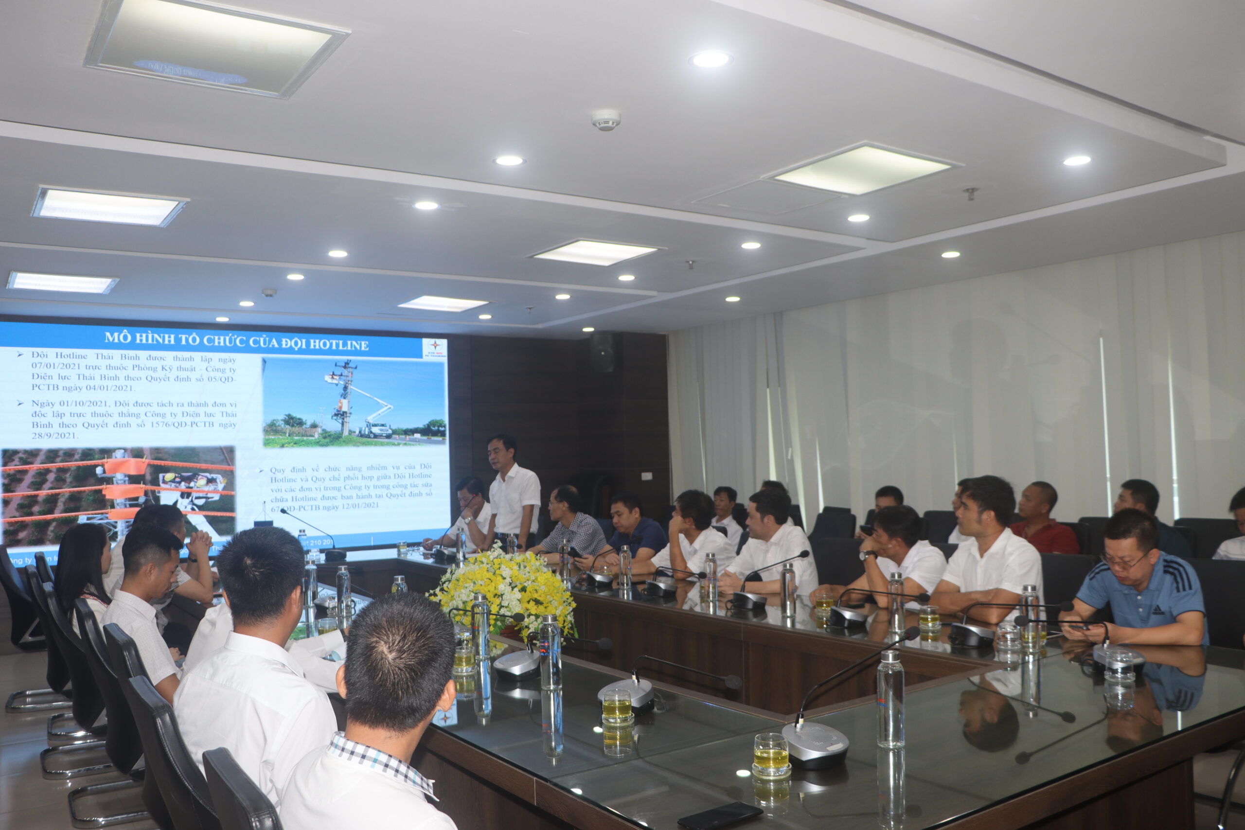 TỌA ĐÀM TRAO ĐỔI KINH NGHIỆM VỀ CÔNG TÁC THI CÔNG, SỬA CHỮA HOTLINE