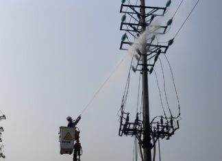 NEPC tổ chức lớp đào tạo vệ sinh cách điện lưới điện đang mang điện bằng nước áp lực cao cho công nhân Công ty TNHH MTV Điện lực Hải Dương