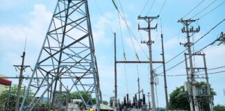 321 công nhân thuộc 27 Công ty Điện lực thành viên EVNNPC đã hoàn thành khóa “Đào tạo thi công, sửa chữa lưới điện 0,4kV đang mang điện”