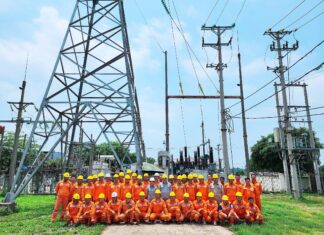 321 công nhân thuộc 27 Công ty Điện lực thành viên EVNNPC đã hoàn thành khóa “Đào tạo thi công, sửa chữa lưới điện 0,4kV đang mang điện”