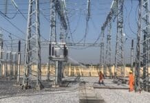 NEPC tổ chức lớp đào tạo vệ sinh cách điện lưới điện đang mang điện bằng nước áp lực cao cho công nhân Công ty Điện lực Hưng Yên