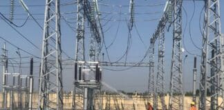 NEPC tổ chức lớp đào tạo vệ sinh cách điện lưới điện đang mang điện bằng nước áp lực cao cho công nhân Công ty Điện lực Hưng Yên