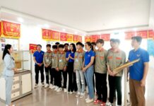 ĐOÀN THANH NIÊN CỘNG SẢN HỒ CHÍ MINH TRƯỜNG CAO ĐẲNG ĐIỆN LỰC MIỀN BẮC THĂM QUAN, HỌC TẬP TẠI PHÒNG TRUYỀN THỐNG NHÀ TRƯỜNG