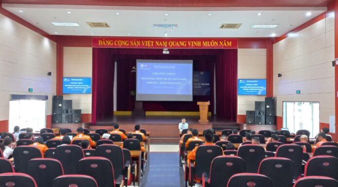 Trường Cao đẳng Điện lực miền Bắc tổ chức các lớp đào tạo bồi dưỡng nghề, thi nâng bậc giữ bậc cho công nhân Công ty Điện lực Quảng Ninh