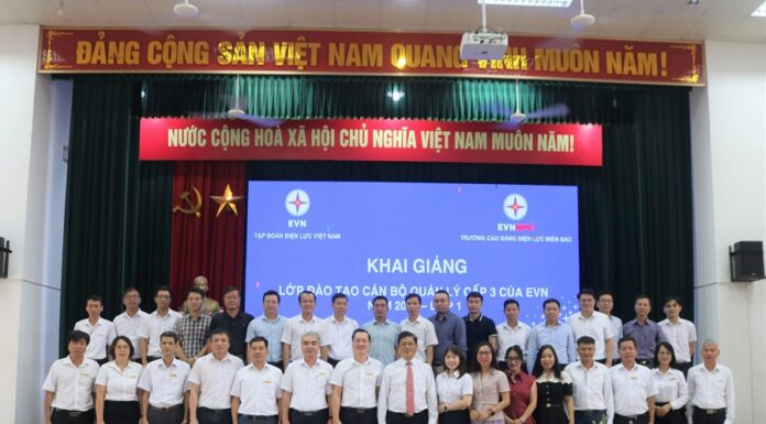 Trường Cao đẳng Điện lực miền Bắc khai giảng lớp đào tạo cán bộ quản lý cấp 3 của Tập đoàn Điện lực Việt Nam khu vực miền Bắc năm 2024