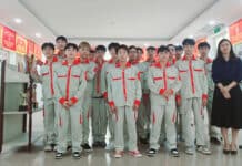 ĐOÀN THANH NIÊN CỘNG SẢN HỒ CHÍ MINH TRƯỜNG CAO ĐẲNG ĐIỆN LỰC MIỀN BẮC THĂM QUAN, HỌC TẬP TẠI PHÒNG TRUYỀN THỐNG NHÀ TRƯỜNG