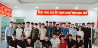 TÂN SINH VIÊN LỚP CĐQL3K59 THĂM QUAN PHÒNG TRUYỀN THỐNG TRƯỜNG CAO ĐẲNG ĐIỆN LỰC MIỀN BẮC