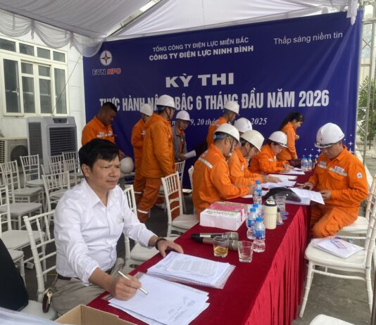 Trường Cao đẳng Điện lực miền Bắc phối hợp Công ty Điện lực Ninh Bình tổ chức thi nâng bậc cho công nhân kỹ thuật