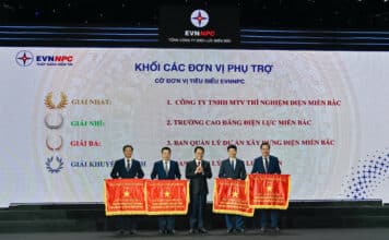 Trường Cao đẳng Điện lực miền Bắc được EVNNPC tặng Cờ đơn vị tiêu biểu năm 2025