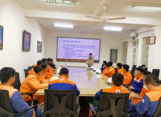 Khai giảng lớp đào tạo công nhân thi công sửa chữa hotline 22kV mới (Lớp 2)