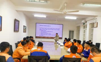 Khai giảng lớp đào tạo công nhân thi công sửa chữa hotline 22kV mới (Lớp 2)