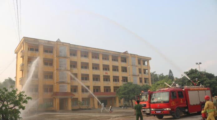 TỔ CHỨC THỰC TẬP PHƯƠNG ÁN CHỮA CHÁY VÀ CỨU NẠN, CỨU HỘ TẠI TRƯỜNG CAO ĐẲNG ĐIỆN LỰC MIỀN BẮC