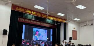 Hơn 300 tân HSSV K60 nhập học tại Trường Cao đẳng Điện lực miền Bắc