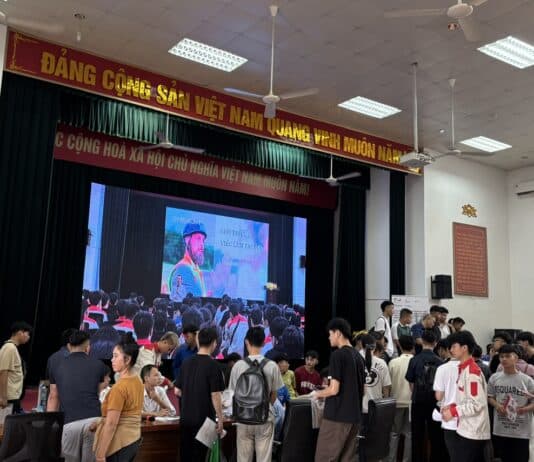 Hơn 300 tân HSSV K60 nhập học tại Trường Cao đẳng Điện lực miền Bắc