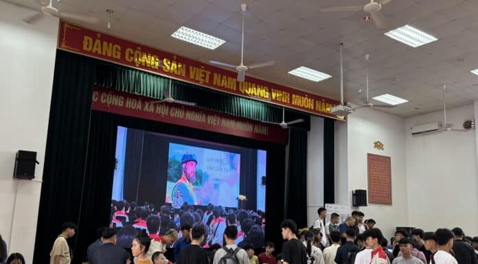 Hơn 300 tân HSSV K60 nhập học tại Trường Cao đẳng Điện lực miền Bắc