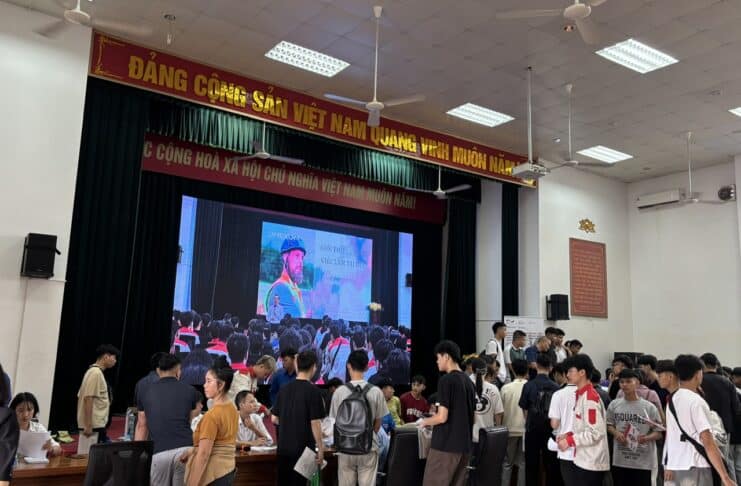 Hơn 300 tân HSSV K60 nhập học tại Trường Cao đẳng Điện lực miền Bắc