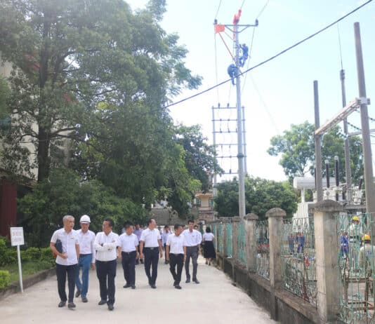 Đoàn đại biểu EVNCPC thăm và trao đổi kinh nghiệm tại Trường Cao đẳng Điện lực miền Bắc