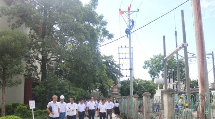 Đoàn đại biểu EVNCPC thăm và trao đổi kinh nghiệm tại Trường Cao đẳng Điện lực miền Bắc